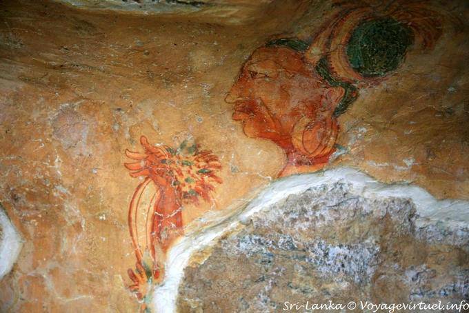 Fragment rappellant les peintures rupestres d'Ajanta en Inde, montrant la coiffure et les boucles d'oreille, Sigirîya - Ceylan Sri Lanka