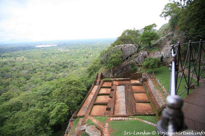 Jardin en terrasse sur les premiers contreforts du Mont Sigirîya - Ceylan Sri Lanka
