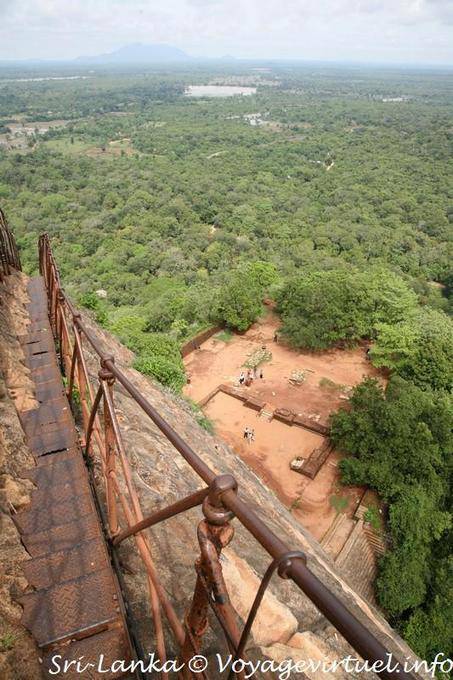 Les marches du vertige, 1232 escaliers à gravir pour arriver au sommet, Sigirîya - Ceylan Sri Lanka