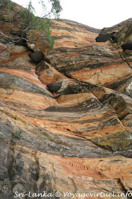 Sigirîya, strates colorées du rocher du lion - Ceylan Sri Lanka