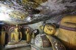 Couché ou en lotus dans la 3ème grotte, Raja Maha Vihara, Dambulla, Ceylan Sri Lanka.