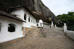 Vue sur le site du Rock Cave Temple depuis la terrasse de la grotte n°5, Dambulla, Ceylan Sri Lanka.