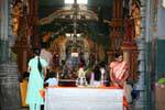 Aperçu sur l'intérieur du mandapa, Sri Muthumariamman Devasthanam, Matale, Ceylan Sri Lanka.