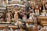 Sculptures de déités hindoues dans le style indien coloré du Sud Dravidian, Matale, Ceylan Sri Lanka.