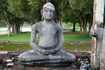 Medirigiriya, bouddha en lotus, position de méditation, Ceylan Sri Lanka.