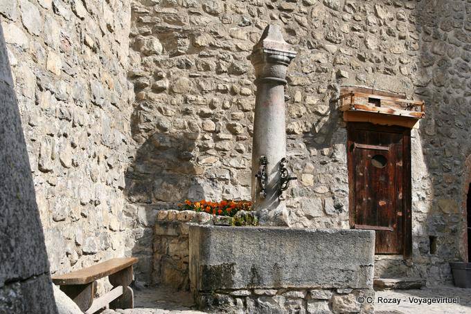 Fontaine, Château de Chillon - Suisse