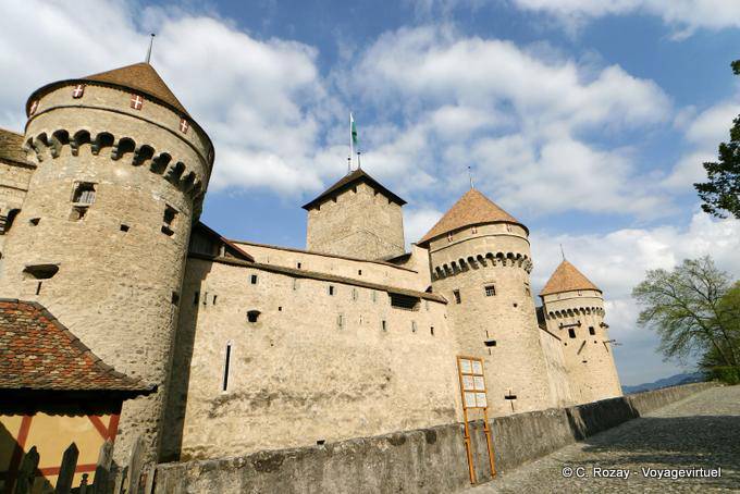 Bordure ouest de la paroi avant et tours, Château de Chillon, Montreux - Suisse