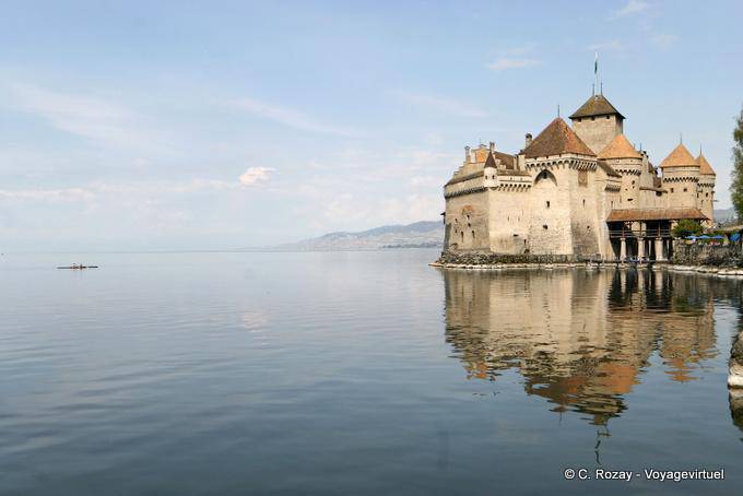 Miroir sur le Léman Château de Chillon - Suisse