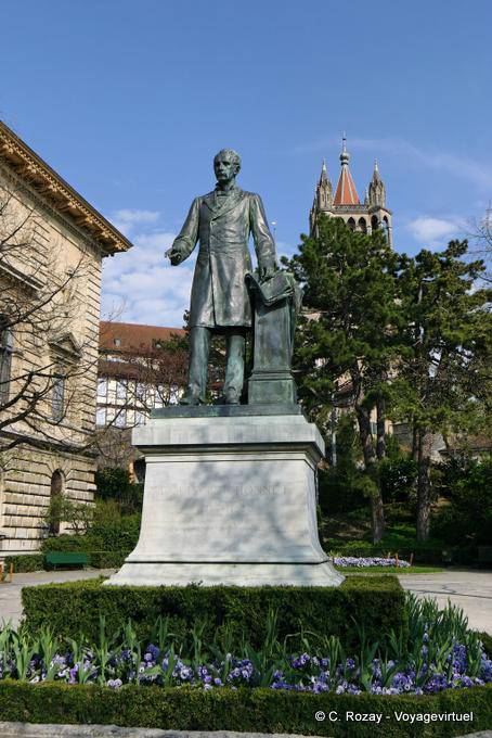 Louis Ruchonnet, surnommé le Grand Louis, statue de bronze d'Alfred Lanz, place Madeleine, Lausanne - Suisse