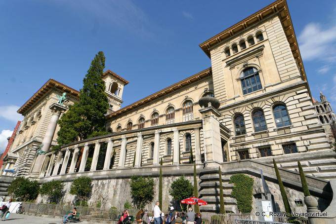 Lausanne, perspective sur le palais de Rumine - Suisse