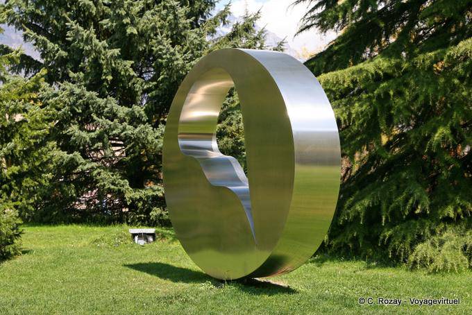Martigny, fondation Gianadda, oeuvre de Jean Arp, Roue Oriflamme - Suisse