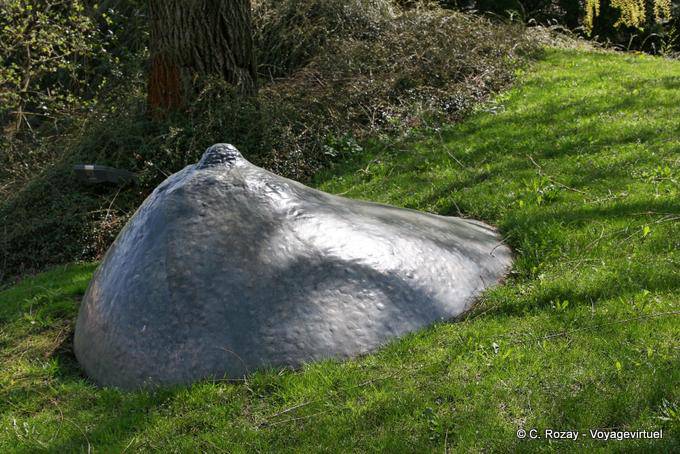 Sculpture de César, sein dans l'herbe, fondation Gianadda, Martigny - Suisse