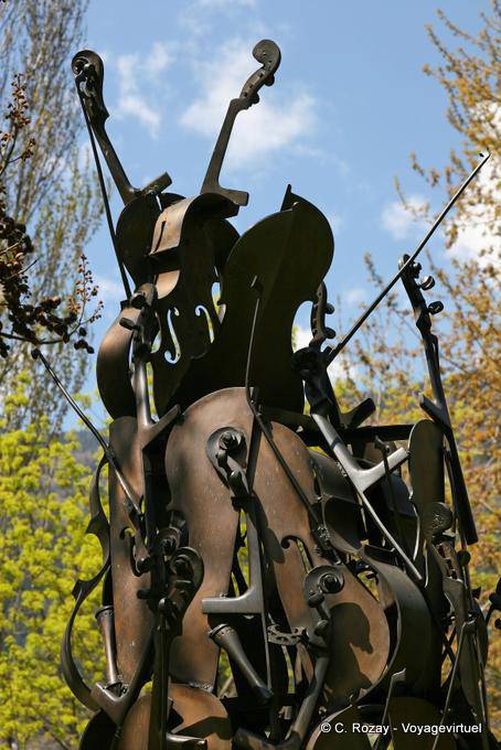 Arman, le sommet de l'oeuvre Contrepoint pour Violoncelles, sculpture Gianadda - Suisse