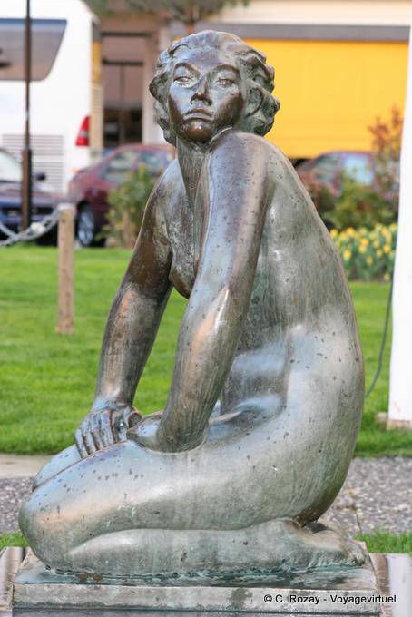 La Faunesse, Henri Paquet, Parc Suisse, bronze face au Majectic, Montreux - Suisse