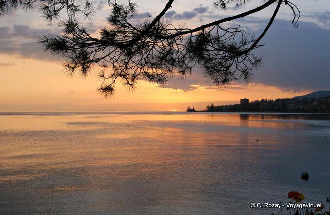 Risées sur le lac Léman au couchant, Montreux - Suisse