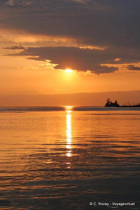 Cache-cache du soleil sur le lac, Montreux - Suisse
