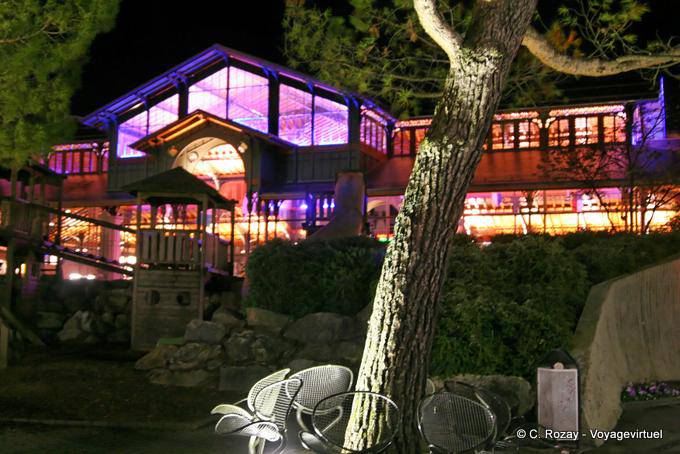 Le Marché couvert illuminé, vue extérieure, Montreux - Suisse