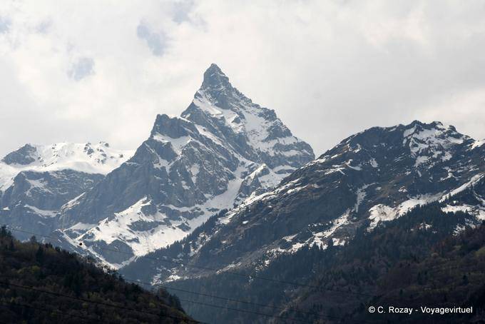 Pic enneigé des Alpes - Suisse