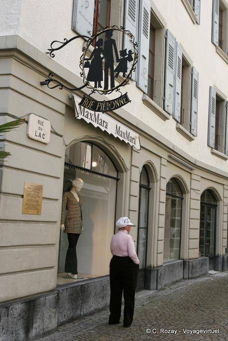 Shopping dans la rue du Lac, Vevey - Suisse