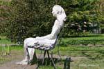 Assise sur le banc, sculpture de George Segal, Martigny, fondation Gianadda, Suisse.