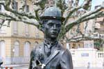 Charlie Chaplin et la rose, statue quai Perdonnet, Vevey, Suisse.