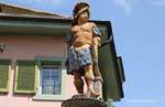 Rue du Centre Saint-Martin, statue polychrome, Vevey, Suisse.