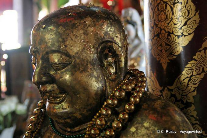 Gros bouddha d'or, Wat Phanan Choeng, Ayutthaya - Thaïlande