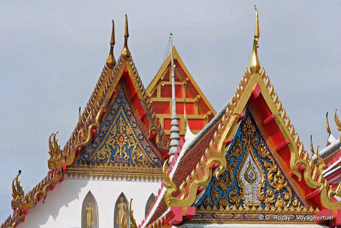 Chofahs et décoration faitière, Wat Phanan Choeng, Ayutthaya - Thaïlande