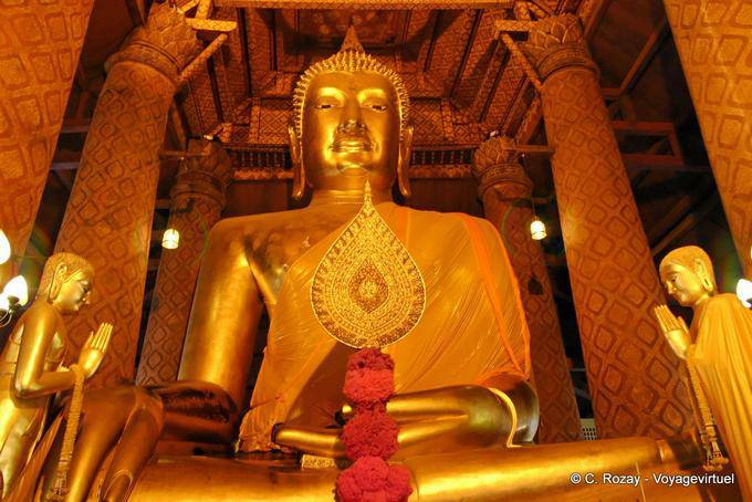 Luang Po To, un bouddha de 19 m, Wat Phanan Choeng, Ayutthaya - Thaïlande
