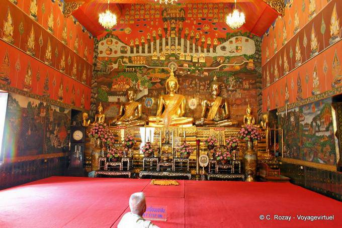 Vieille image de Bouddha dans l'ubosoth, Wat Phanan Choeng, Ayutthaya - Thaïlande