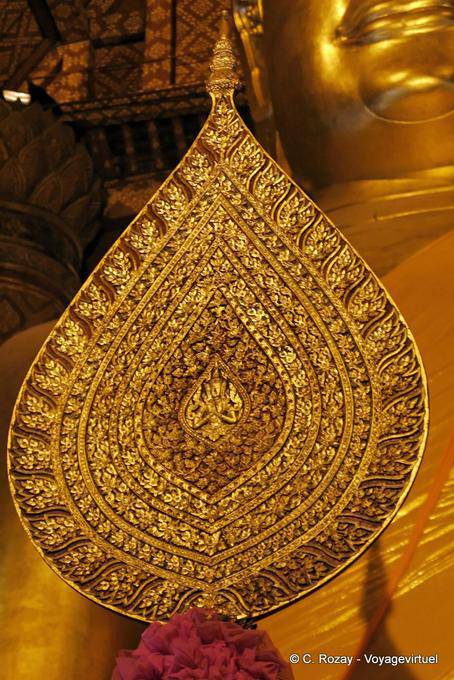 Eventail finement ciselé, Wat Phanan Choeng, Ayutthaya - Thaïlande