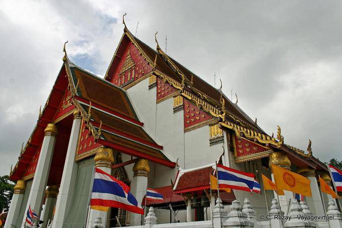 Le bot ou ubosot, salle d'ordination du Wat Na Phra Men - Thaïlande