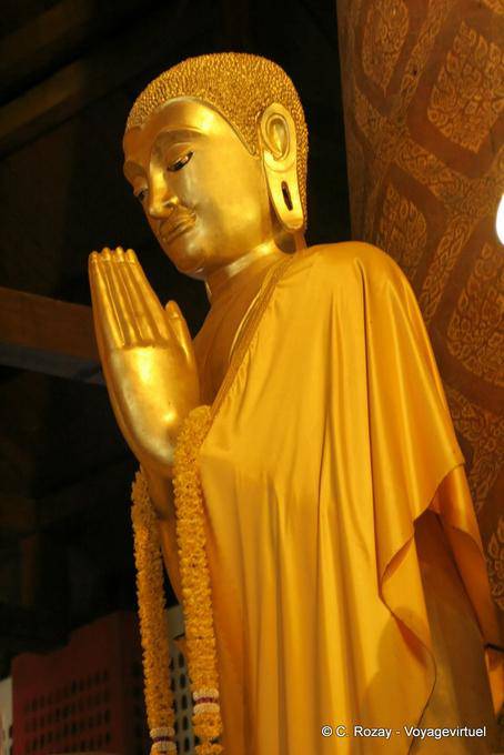 Attitude de prière, Wat Phanan Choeng, Ayutthaya - Thaïlande