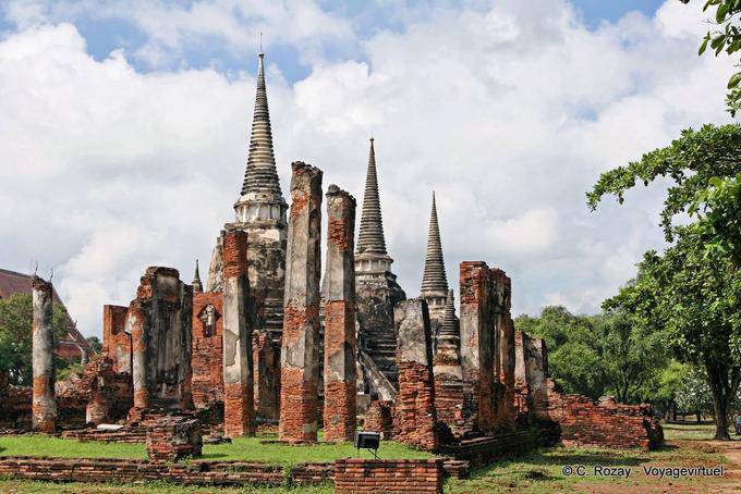 Les colonnes du grand sanctuaire, Wat Phra Sri Samphet, Ayutthaya - Thaïlande
