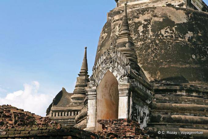 Entrée d'un chedi ou stūpa, Wat Phra Sri Samphet, Ayutthaya - Thaïlande