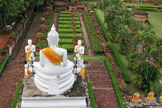 Prière au jardin, Wat Yai Chai Mongkol, Ayutthaya - Thaïlande