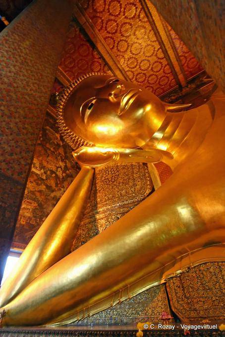 Tête accoudée du Bouddha couché, Wat Pho, Bangkok - Thaïlande