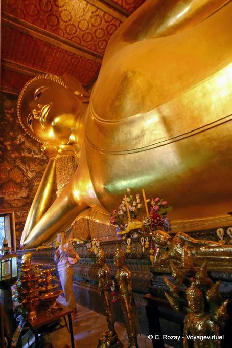 Bouddha couché sur son lit de mort, accédant au parinirvâna, Wat Pho, Bangkok - Thaïlande