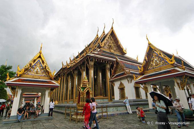 Petits pavillons autour de l'ubosoth, Wat Phra Kaeo, Bangkok - Thaïlande