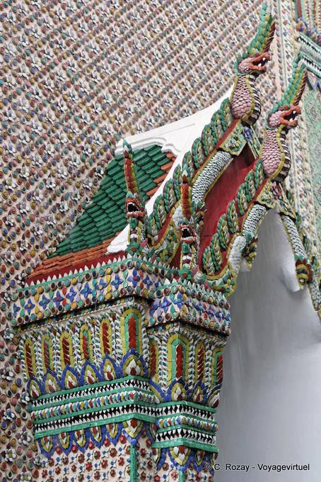 Détail d'entrée de la Chapelle du Bouddha Gandhara, Wat Phra Kaeo, Bangkok - Thaïlande