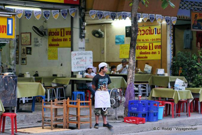 Attente du cuistot, Chiang Mai - Thaïlande