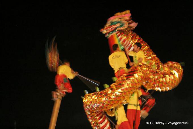Bataille nocturne contre le monstre, Chiang Mai - Thaïlande