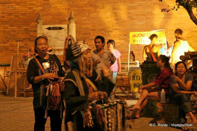 Rue la nuit, Chiang Mai - Thaïlande