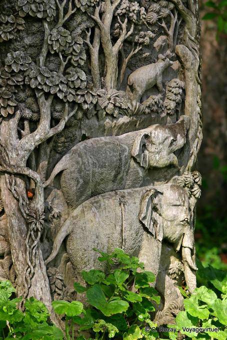 Gros-plan sur les éléphants sculptés, Phuping Palace, Chiang Mai - Thaïlande