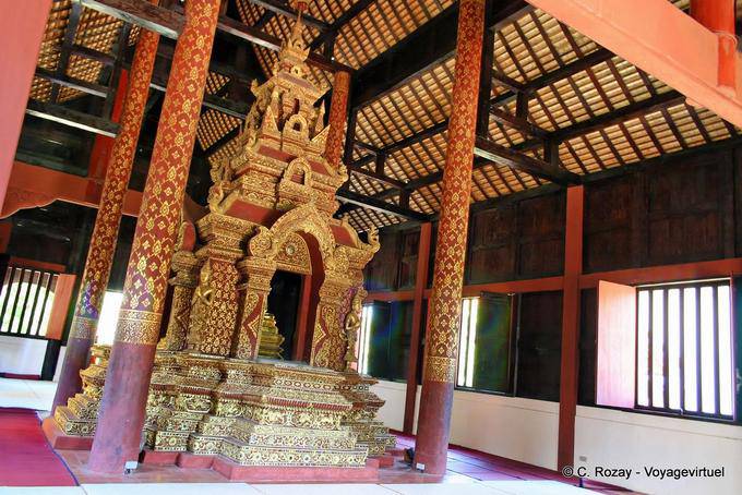Intérieur d'un temple du Wat Phra Sing, Chiang Mai Temple - Thaïlande
