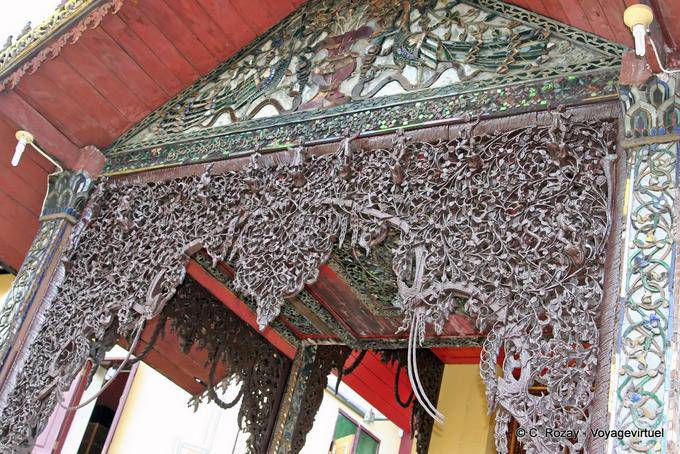 Détail sur l'entrée du Wat Sri Chum, Lampang - Thaïlande
