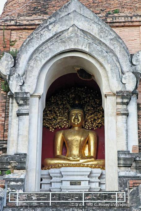 Bouddha assis dans niche, Wat Chedi Luang, Chiang Mai - Thaïlande