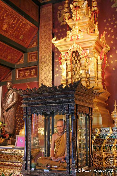Sanctuaire de verre du vénérable moine, Wat Chedi Luang, Chiang Mai - Thaïlande