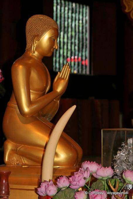 Attitude de prière, Wat Chedi Luang, Chiang Mai - Thaïlande