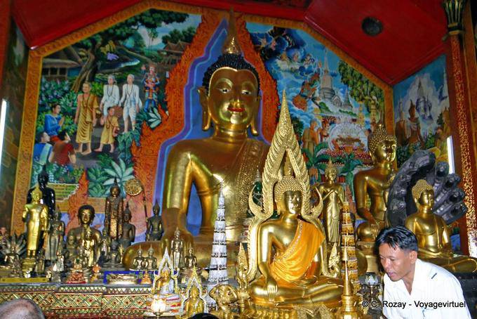 Multiples images de bouddhas, Wat Doi Suthep, Chiang Mai - Thaïlande